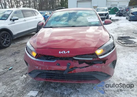 2024 Kia Forte Lxs z USA, uszkodzony, nr VIN 3KPF24AD9RE717496